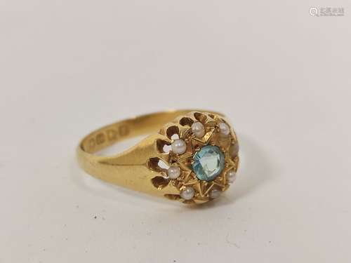 Aquamarine paste and pearl ring in 18ct gold, 3.8g.