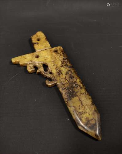 Chinese jade carving of an archaic halberd, 16.5cm long.