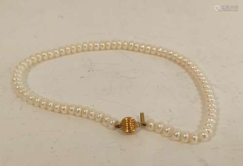 Baroque pearl bead necklace on 9ct gold ribbed ball snap.