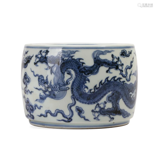 A BLUE AND WHITE 'DRAGON' JAR