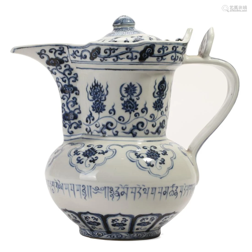 A BLUE AND WHITE FLORAL EWER