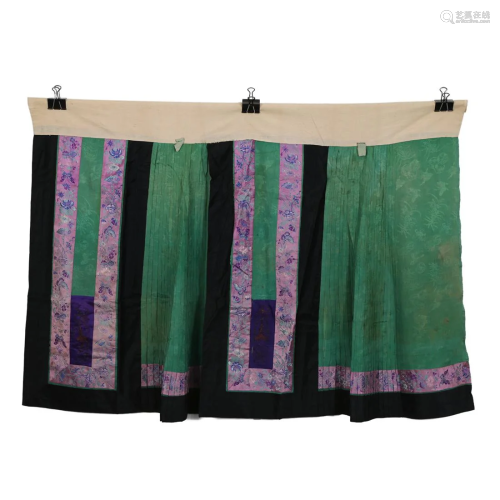 A GREEN-GROUND EMBROIDERED LADY'S SKIRT