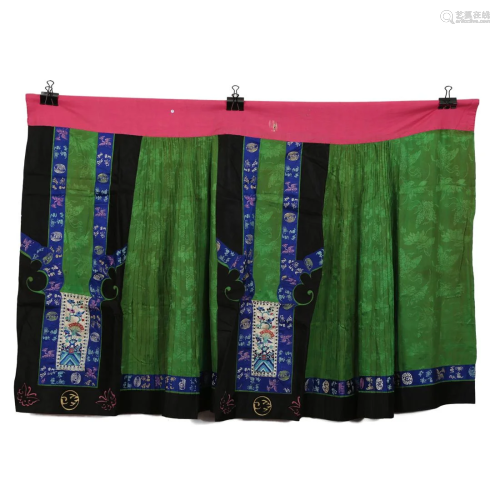 A GREEN-GROUND EMBROIDERED LADY'S SKIRT