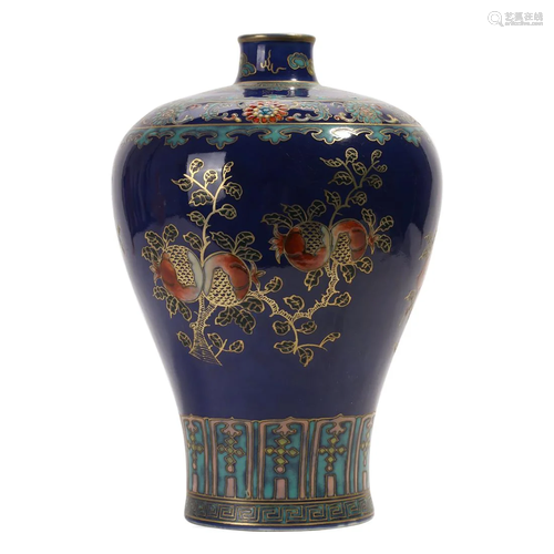 A BLUE-GLAZED GOLD-PAINTED 'PEACHES' VASE