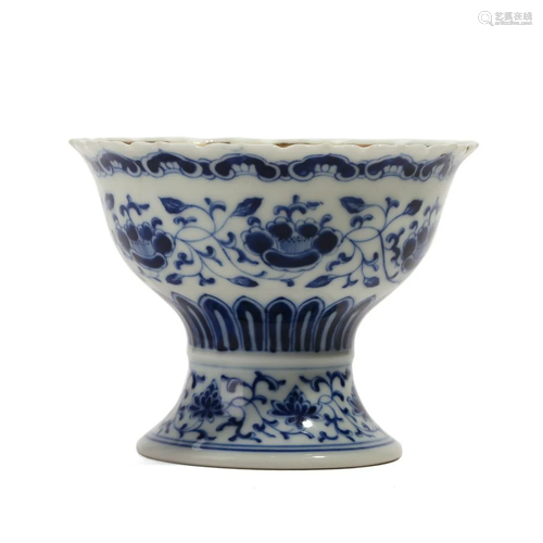 A BLUE AND WHITE BOWL