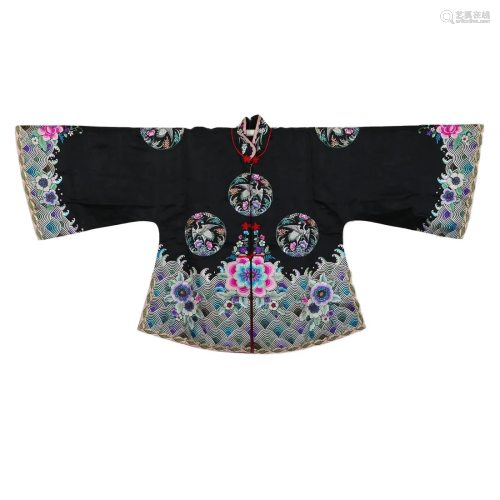 A BLACK-GROUND EMBROIDERED LADY'S ROBE