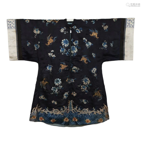A BLACK-GROUND FLORAL EMBROIDERED LADY'S ROBE