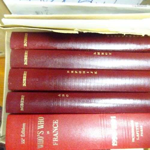 Mannette de livres 15 contenant : Le Robert en 4 volumes et ...
