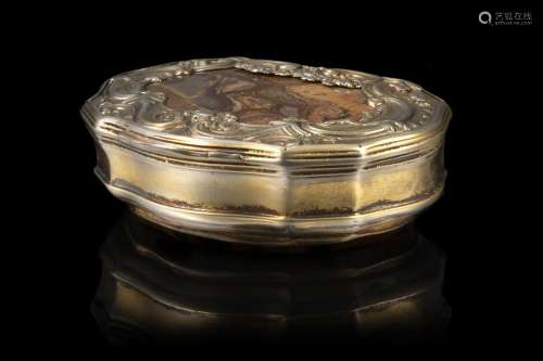 A 18th-century gilt silver box with agate base and cover (cm...