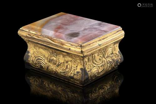 A 19th-century chiselled gilt metal box with agate cover (cm...