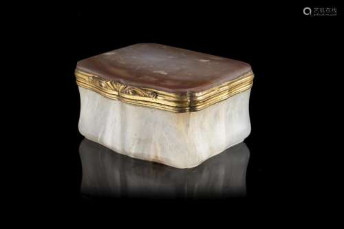 A 18th-century agate and quartz snuffbox with gilt metal mou...