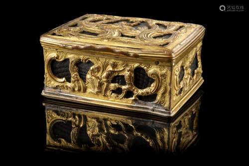 An 18th-century gilt copper-covered tortoiseshell box (cm 7,...
