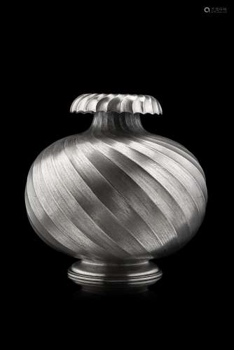 Mario Buccellati (attr.) A hammered silver vase titled 800. ...