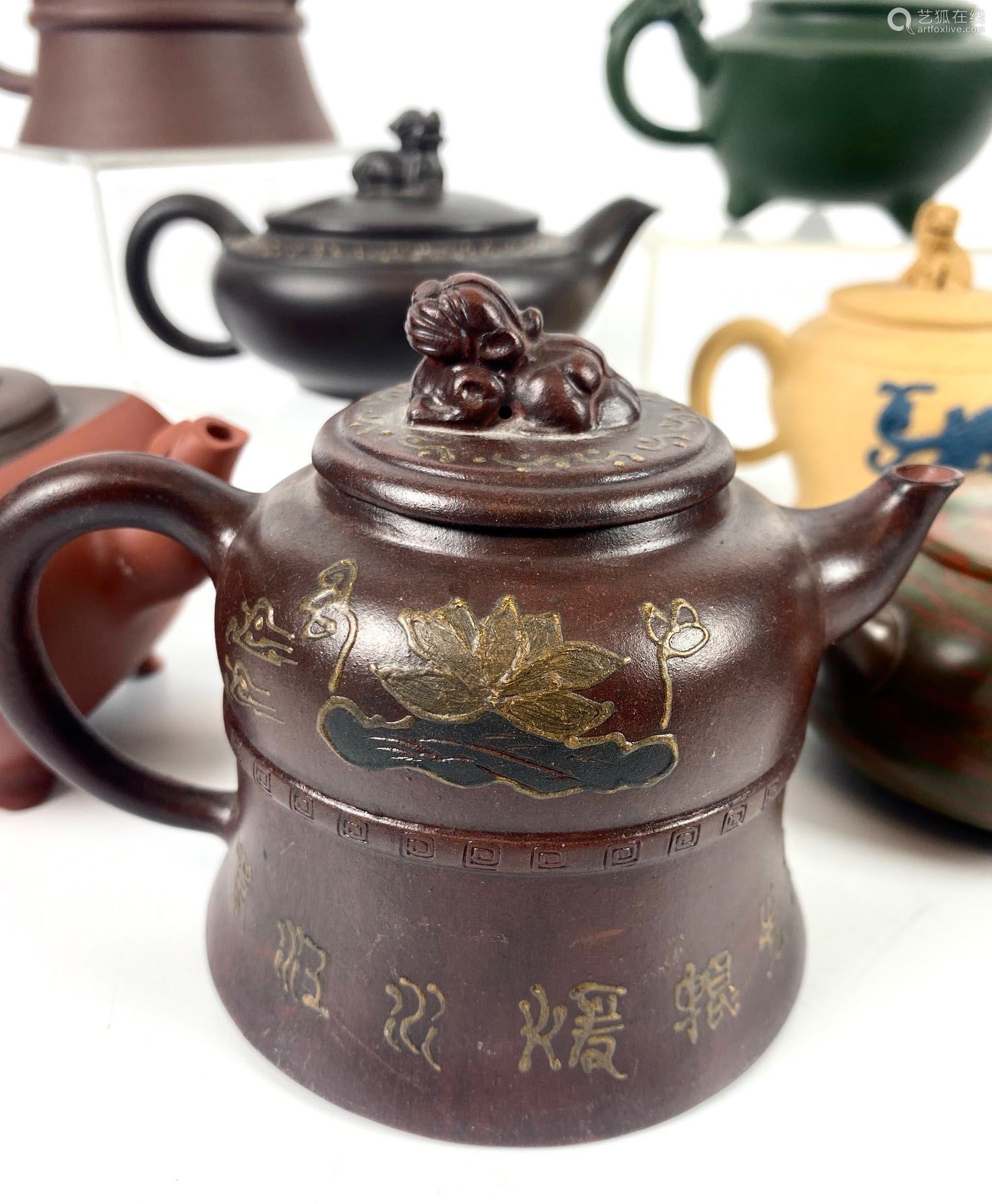 CHINE Collection de 12 théières en grès de Yixing XXème sièc...