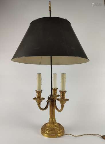LAMPE BOUILLOTE en bronze doré et ciselé à décor d'un fût à ...