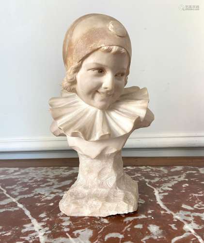 O. GUERRIERI (XX ème siècle) Pierrot Buste en marbre blanc s...