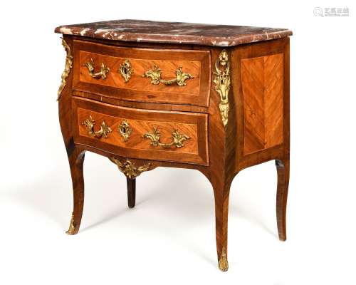 COMMODE en placage de bois de rose et marqueterie de palissa...