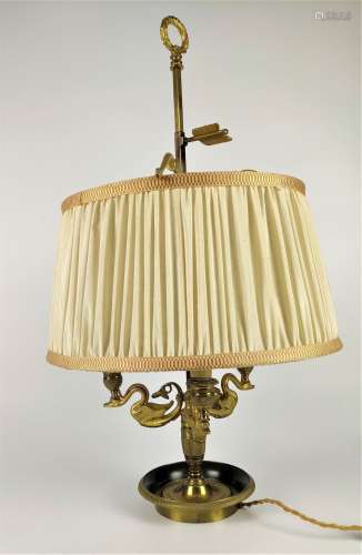 LAMPE BOUILLOTE en bronze doré à trois bras de lumière. Déco...