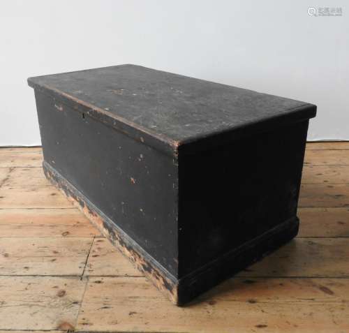 A PAINTED PINE 19TH CENTURY BLANKET BOX, 43 x 91 x 46 cm