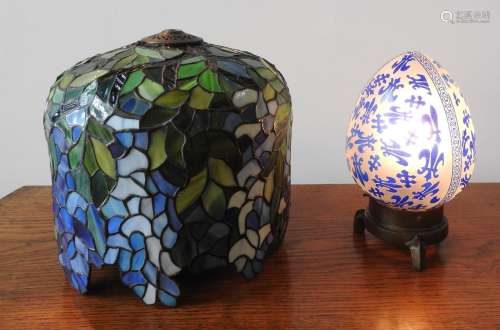 A CONTEMPORARY EGG SHAPED LAMP AND ART NOUVEAU STYLE LEADED ...