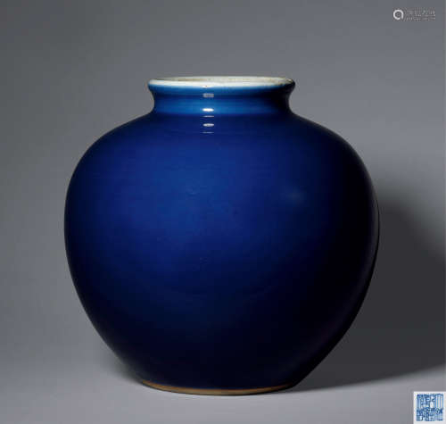 清乾隆 霁蓝釉石榴罐