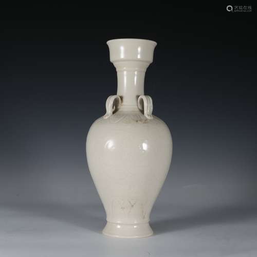 Ding Ware Flower Loop-Hooked Vase