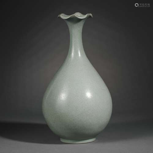 Ru Type Foliate-Edge Pear-Shape Vase