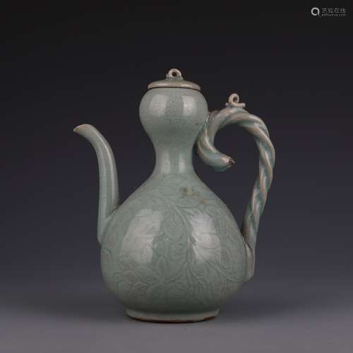 Gaoli Porcelain Floral Ewer With Twist-Handle