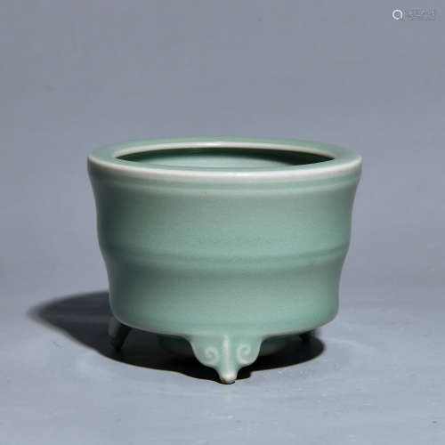 A LONGQUAN KILN INCENSE BURNER