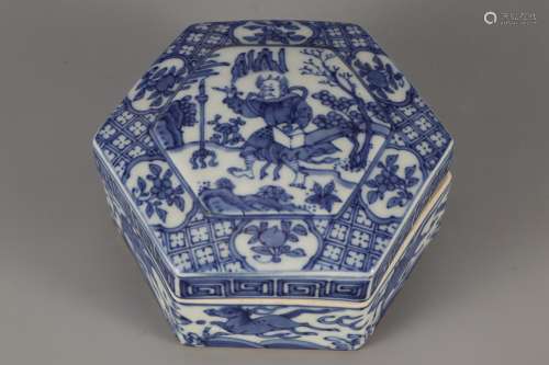 A BLUE AND WHITE COVER BOX PAINTED WITH CHARACTER