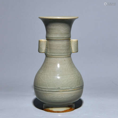 A LONGQUAN KILN VASE WITH PIERCED HANDLES