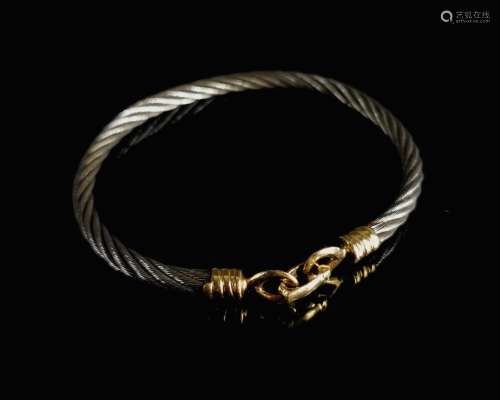 Bracelet torsadé en or et acier. Orfèvre : S.L. (?). L_20 cm...