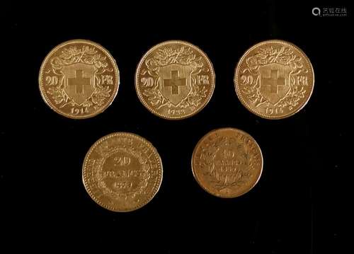 Lot de cinq pièces en or : - trois pièces de 20 francs or, S...