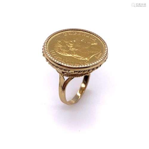 BAGUE retenant une pièce Napoléon III datée de 1862. Monture...