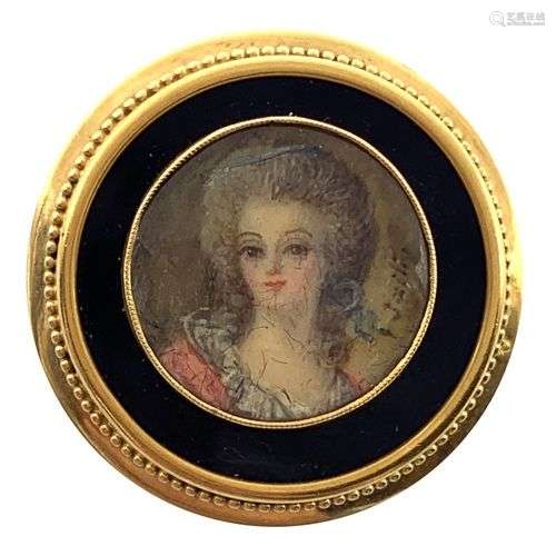 BROCHE PENDENTIF présentant un dessin miniature de femme (de...