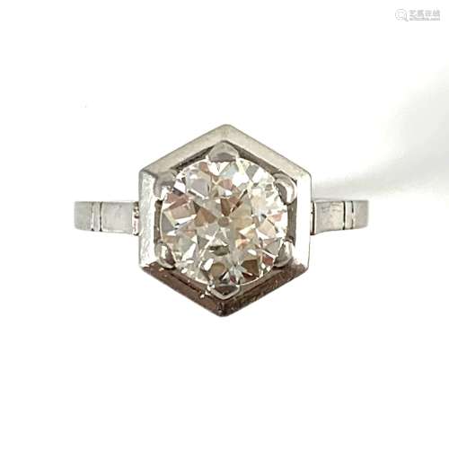 BAGUE SOLITAIRE retenant un diamant taille ancienne de 1.62 ...