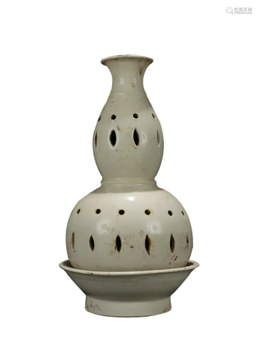DING WARE DOUBLE-GOURD-FORM LAMP