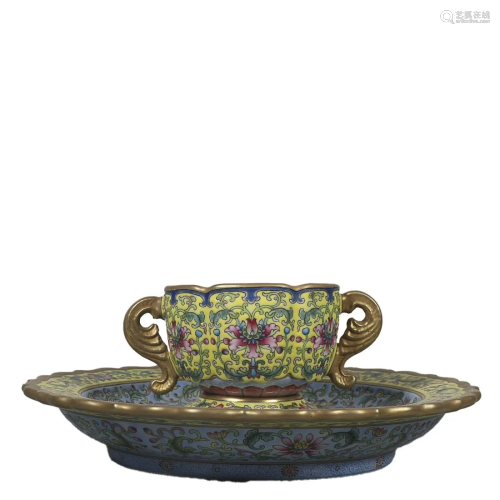 YELLOW-GROUND FAMILLE-ROSE 'FLORAL' CUP