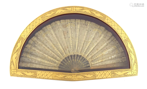 A horn fan c 1900, the monture lightly i