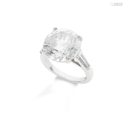 â—† A diamond single-stone ring