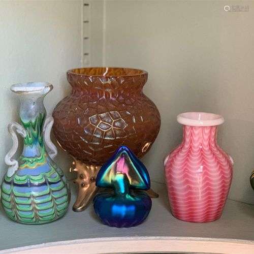 Lot de six petits vases en verre de différents décors (petit...