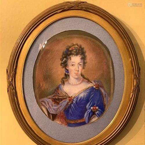Miniature à vue ovale représentant une femme au drapé bleu d...