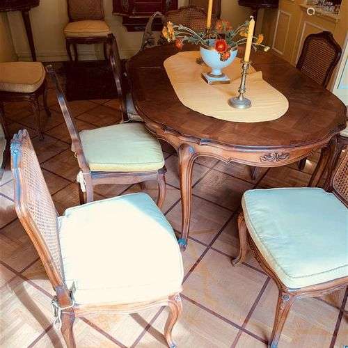 Table de salle à manger en bois naturel de forme ovale chant...