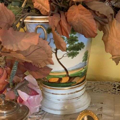 Pot à fleurs en porcelaine à décor polychrome d'un paysage c...