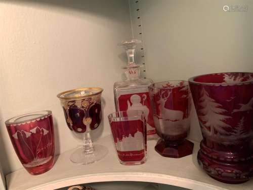 Lot de vases en verre et flacon en cristal taillé de Bohême ...