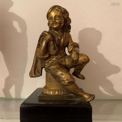 Statuette en bronze ciselé et doré représentant un jeune pêc...