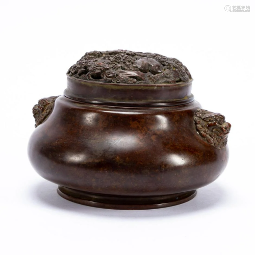 CHINESE GUARDIAN LION PIERCED LID BRONZE CENSER