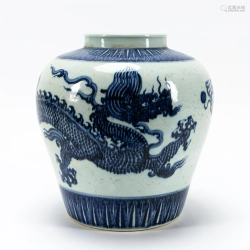 CHINESE BLUE & WHITE DRAGON MOTIF PORCELAIN JAR