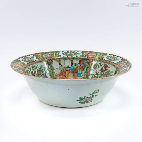 LARGE CHINESE ROSE MEDALLION PORCELAIN PUNCH BO…