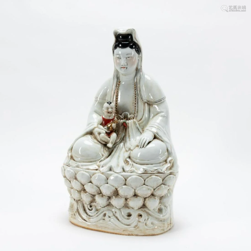 CHINESE LARGE SEATED GUANYIN, 